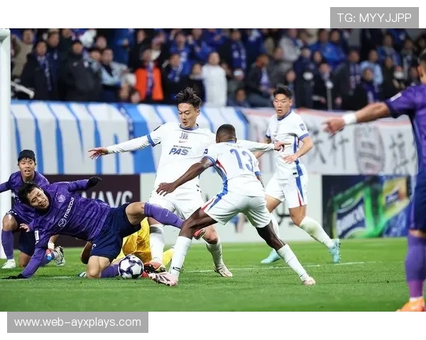 上海申花拉唐前场快速反击撕破防线：速度与默契成就的全景解读